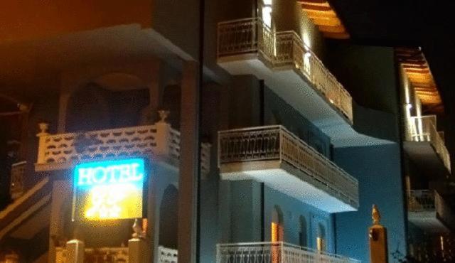 Hotel Gf Cesano Boscone Eksteriør billede