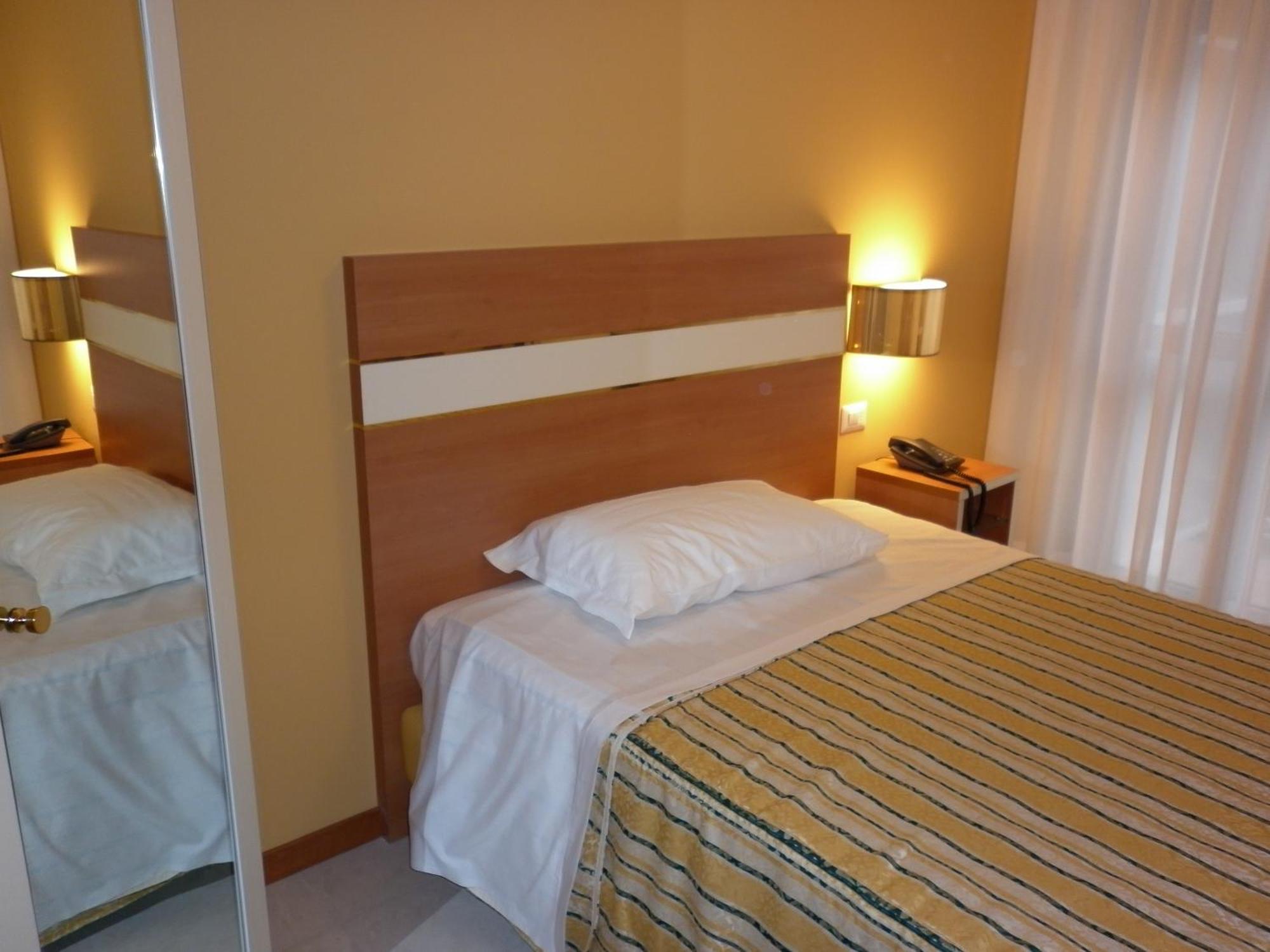 Hotel Gf Cesano Boscone Eksteriør billede