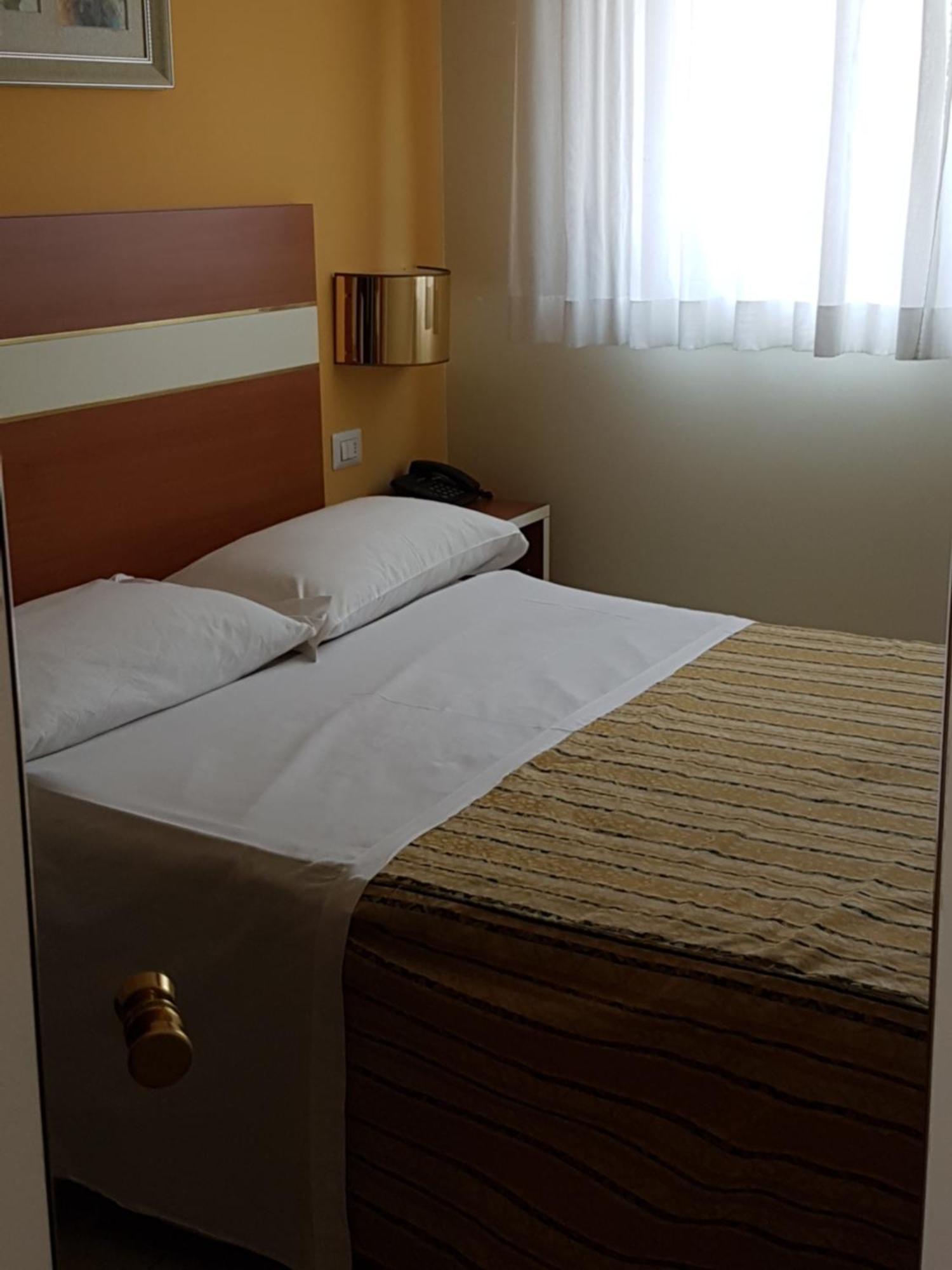 Hotel Gf Cesano Boscone Eksteriør billede