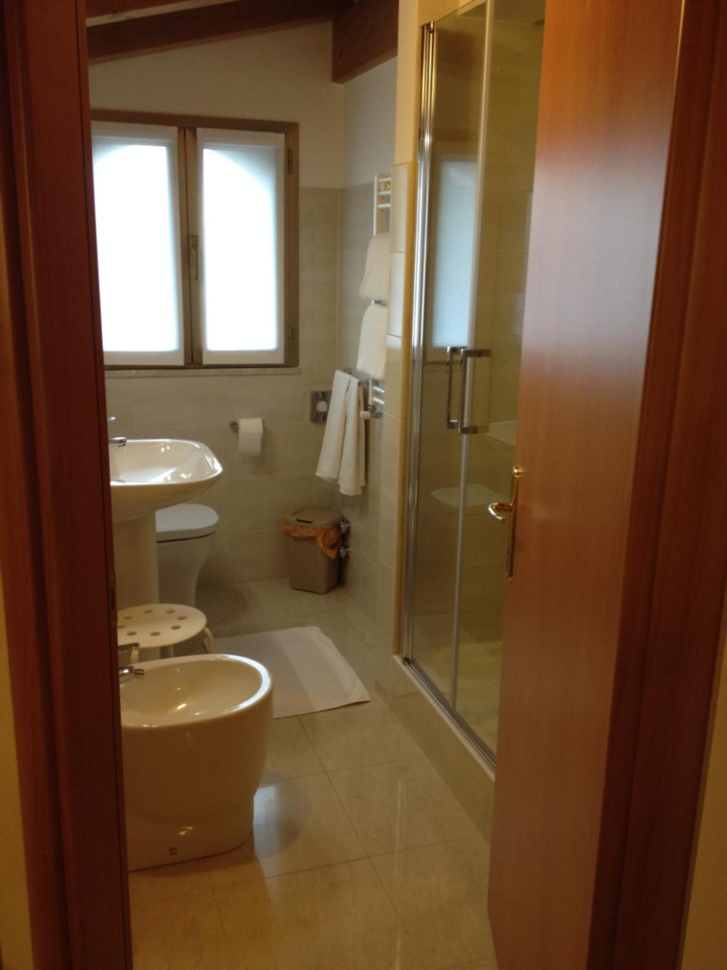 Hotel Gf Cesano Boscone Værelse billede