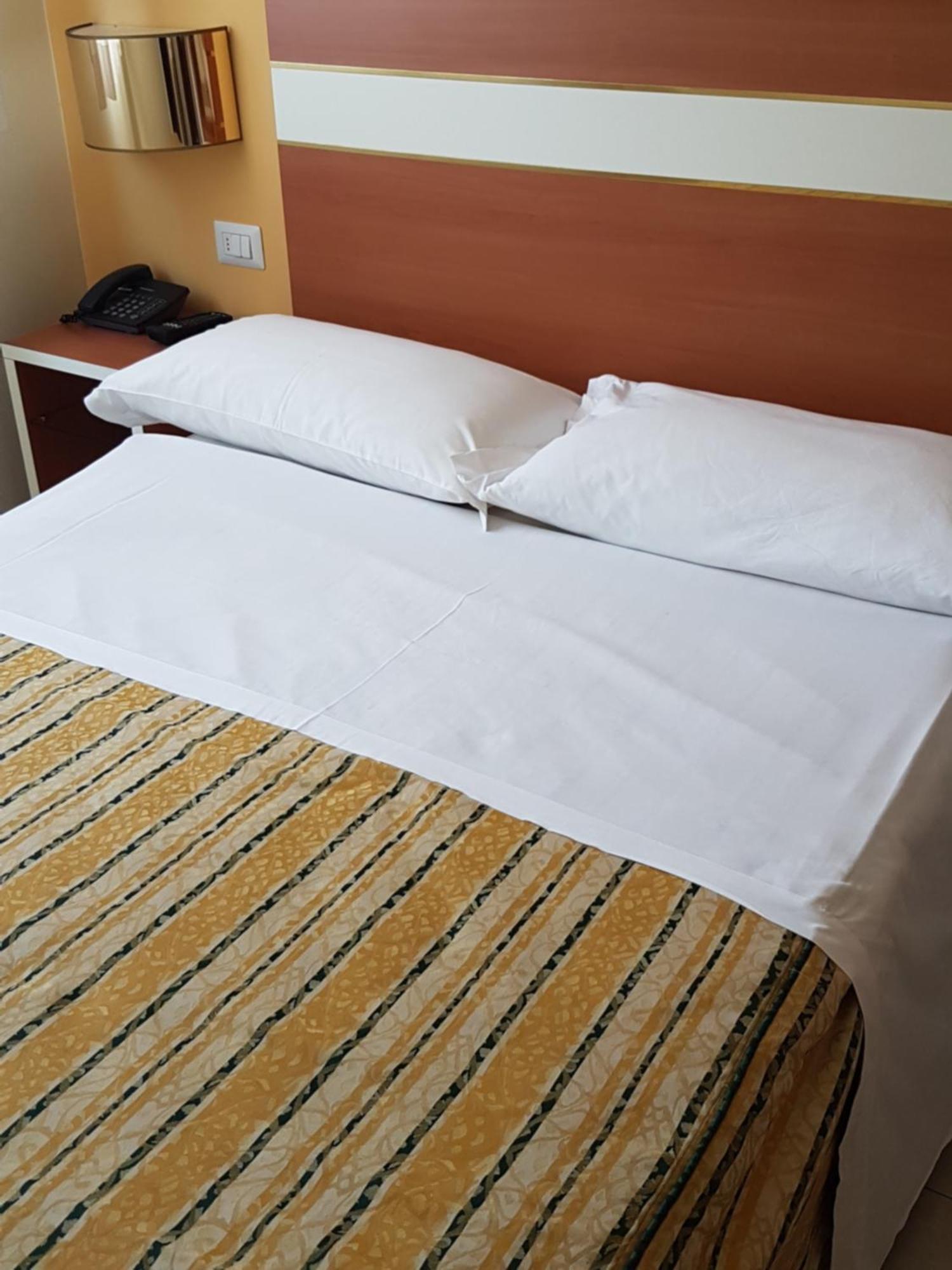 Hotel Gf Cesano Boscone Eksteriør billede