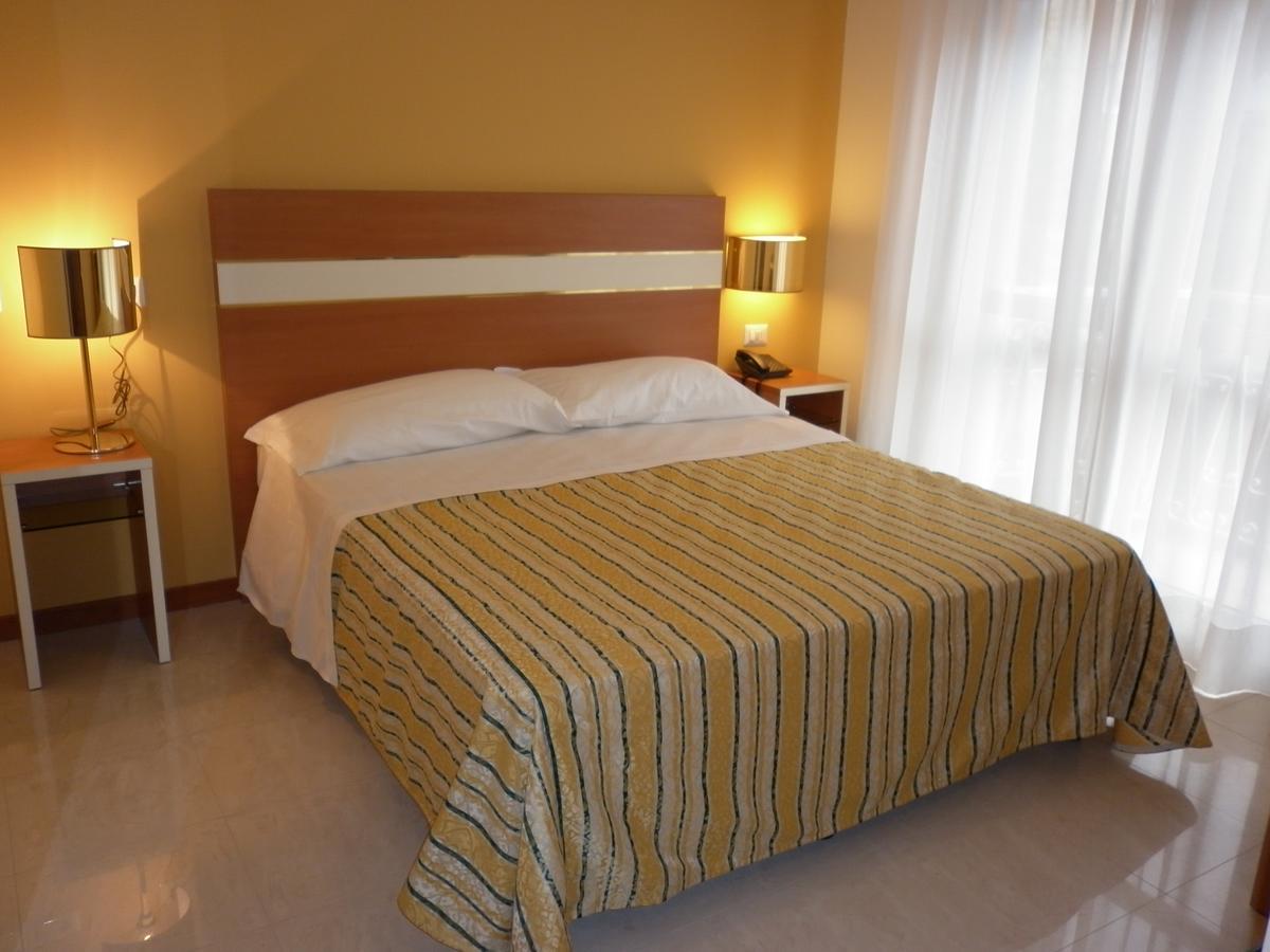 Hotel Gf Cesano Boscone Eksteriør billede