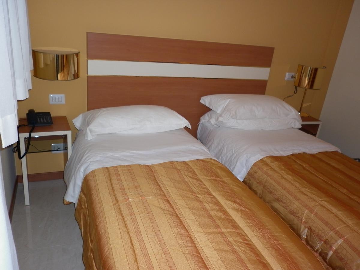 Hotel Gf Cesano Boscone Eksteriør billede