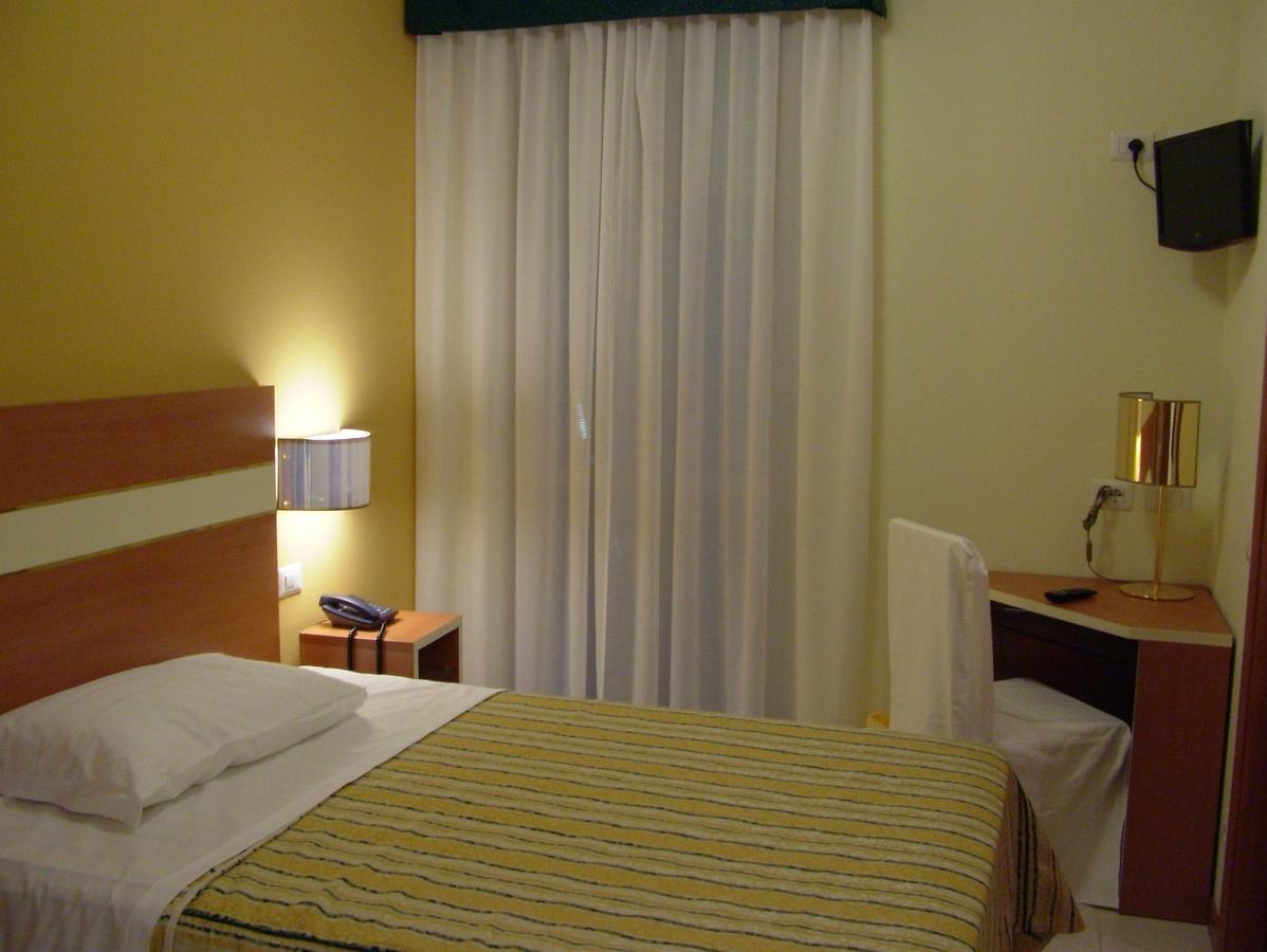 Hotel Gf Cesano Boscone Eksteriør billede
