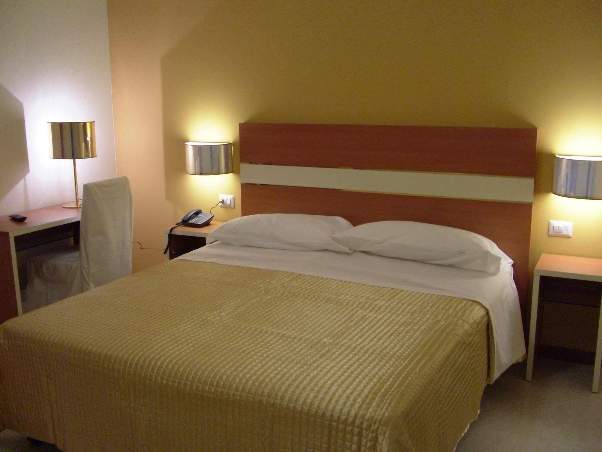 Hotel Gf Cesano Boscone Eksteriør billede