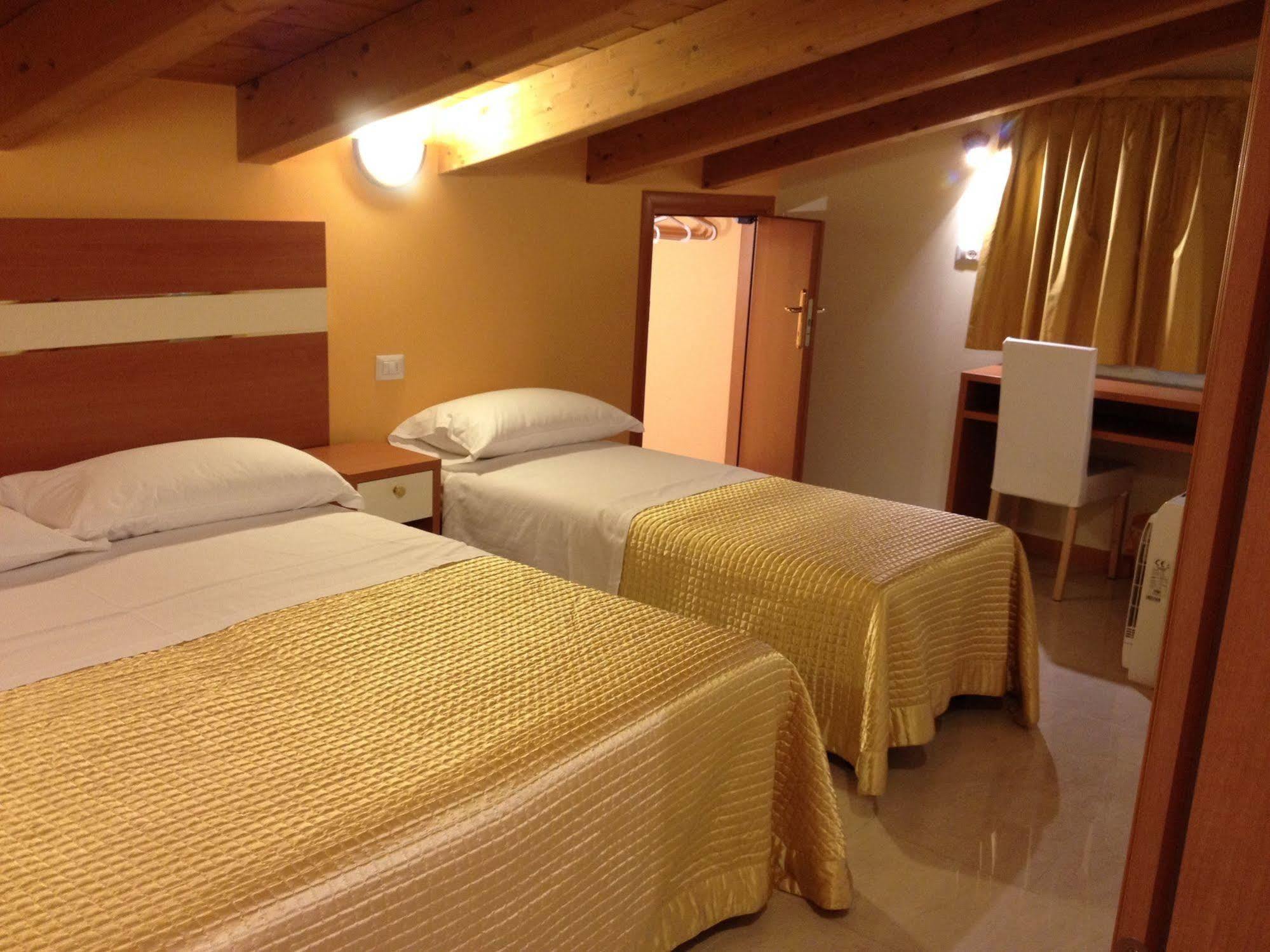 Hotel Gf Cesano Boscone Eksteriør billede
