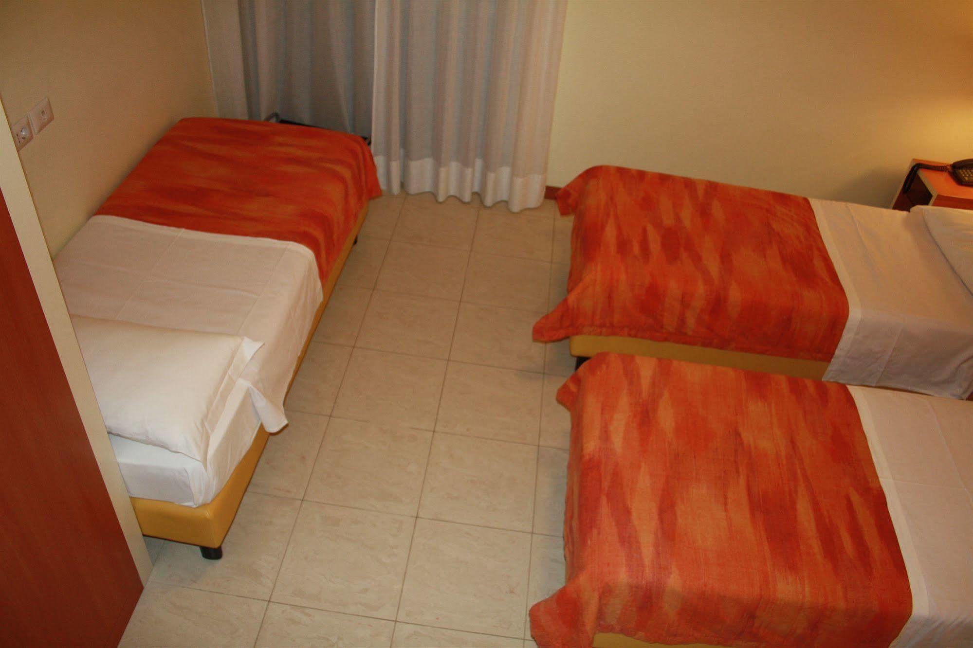 Hotel Gf Cesano Boscone Eksteriør billede