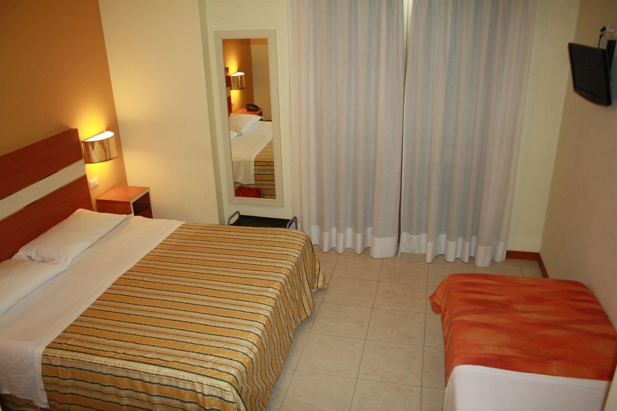 Hotel Gf Cesano Boscone Eksteriør billede